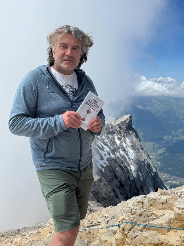 Dr. Georg Bayerle